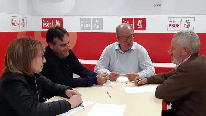 Reunión de Caro con representantes de las opas.