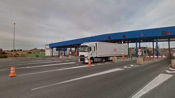 Peaje de la AP-51 en Villacast&iacute;n.