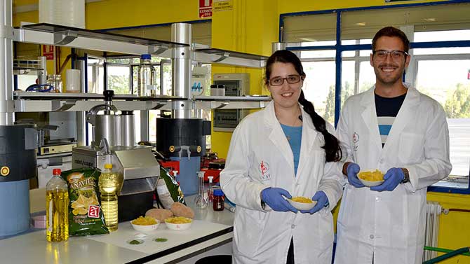 Investigadores del aceite en la UCAV.