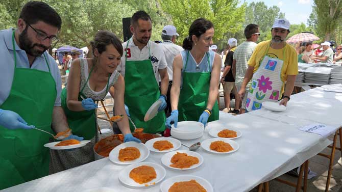 Alcalde y concejales de Por Ávila en el Día del Vecino.