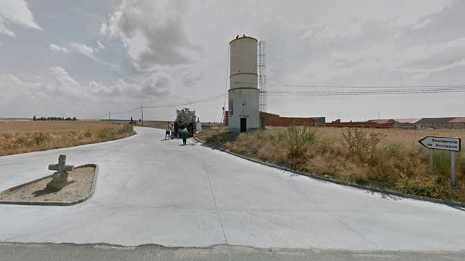 Depósito de agua de Sinlabajos.