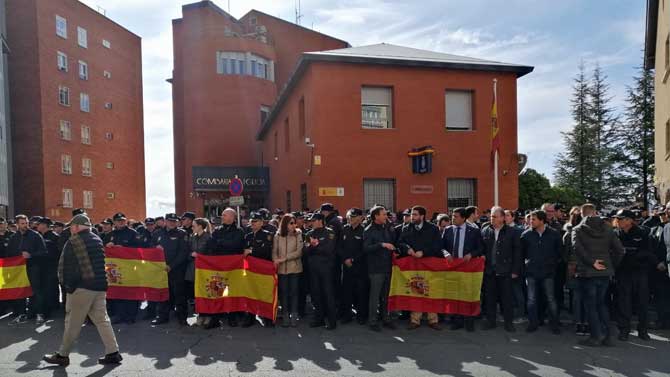 Concentración en apoyo a la Policía.
