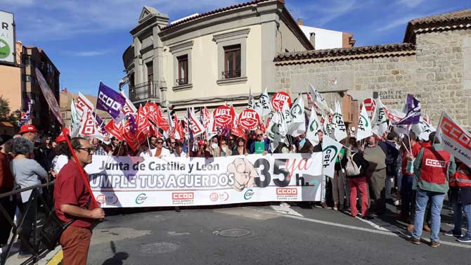 Concentración por las 35 horas ante la Delegación de la Junta.