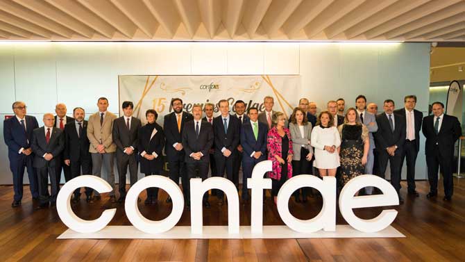 Los premiados por Confae, con las autoridades.