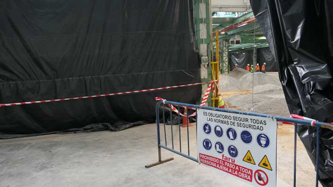 Obras en el interior de la fábrica de Nissan.