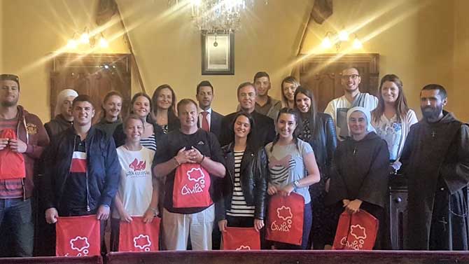 Visita de un grupo de j&oacute;venes croatas cat&oacute;licos a &Aacute;vila.