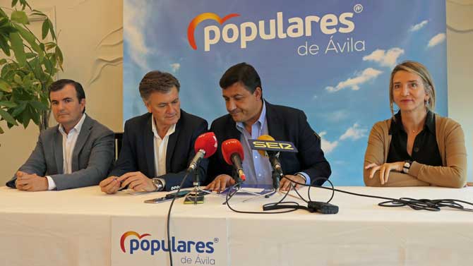 Carlos García antes de la Junta Directiva del PP.