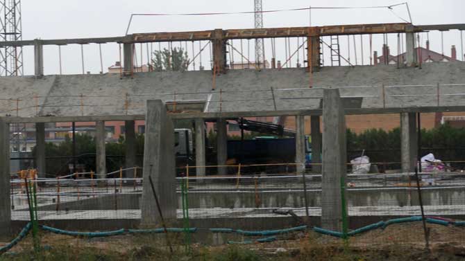 Obras de la piscina cubierta.