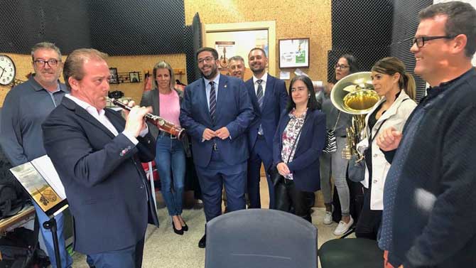 Visita de alcalde y concejales a la Escuela de M&uacute;sica en septiembre.