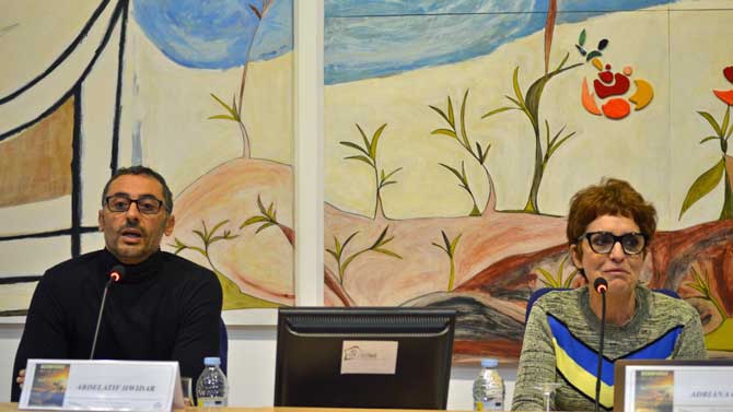 Abdelatif Hwidar y Adriana Ozorez en la Universidad de la Mística.