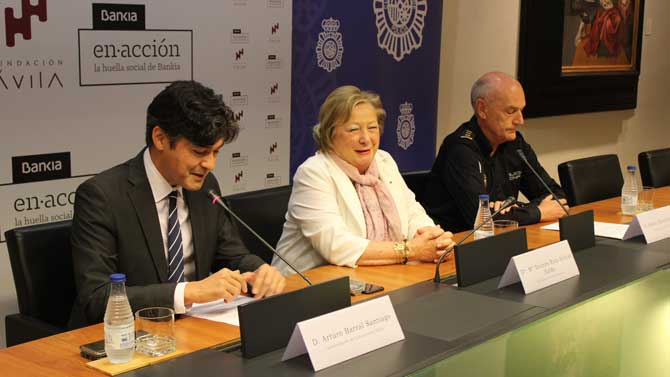 Presentaci&oacute;n de la exposici&oacute;n dedicada  a la mujer en la Polic&iacute;a.