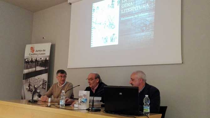 Cristóbal Medina (derecha) en el ciclo del 'Donoso escrutinio'.