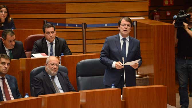 Intervención del presidente de la Junta en las Cortes.