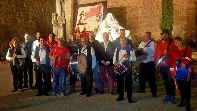 Participantes en la concentraci&oacute;n de dulzaina.