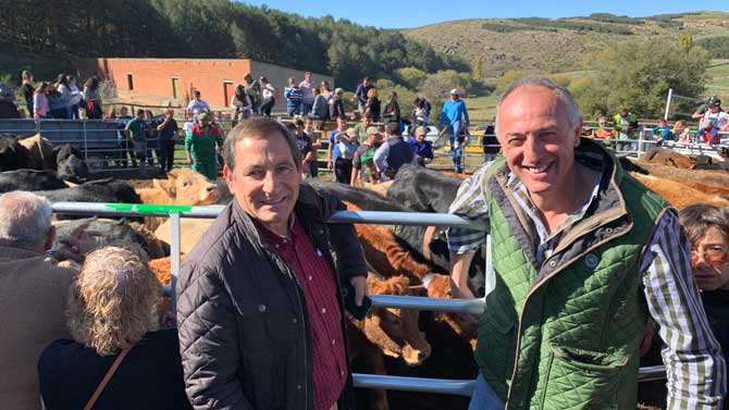 José María Manso y Javier González en la fiesta del herraje de Hoyos del Espino.