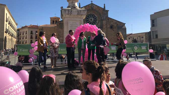 Actos con motivo del abrazo a la muralla de la AECC.