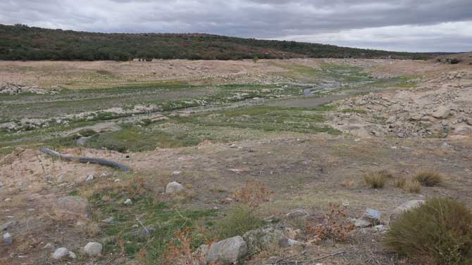 Cauce del río Adaja junto a la depuradora de Ávila.