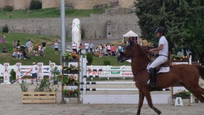 Prueba h&iacute;pica en la Pista de San Segundo.