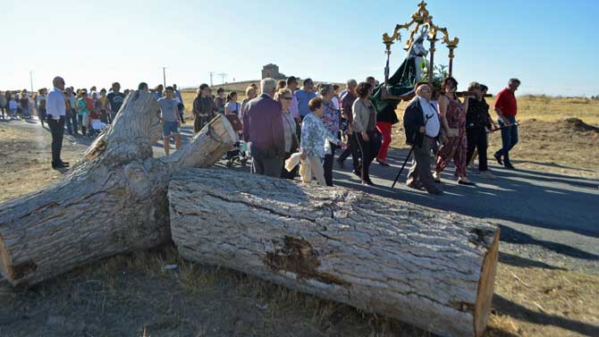 Bajada de la Virgen del Rosario en Mingorría.