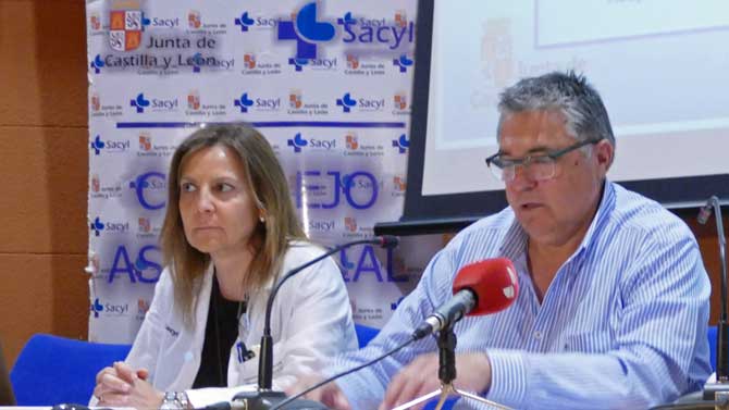 Isabel Marti&ntilde;o y Daniel Mu&ntilde;oz en uma imagen de archivo.