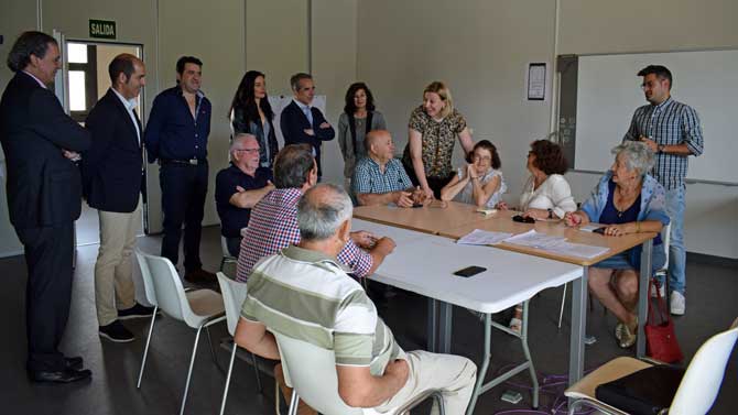 La consejera de Familia en Las Navas del Marqués.
