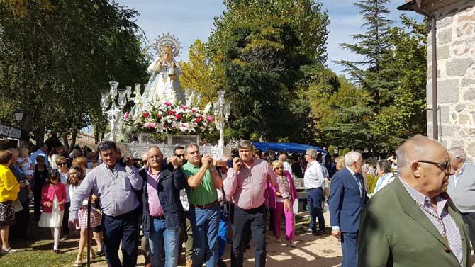 Ofrenda de la Sierrecilla en el Santuario de Sonsoles.