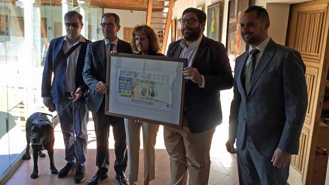 Presentaci&oacute;n del cup&oacute;n de la ONCE dedicado a la Muestra de Teatro.