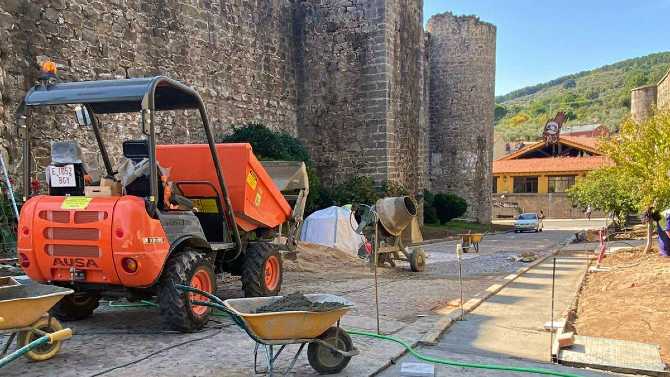 Nueva acera en la futura calle Reyes de España en Arenas de San Pedro.