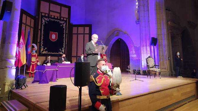 El escritor Antonio Hernández en la reciente entrega del Premio de las Letras Teresa de Ávila.