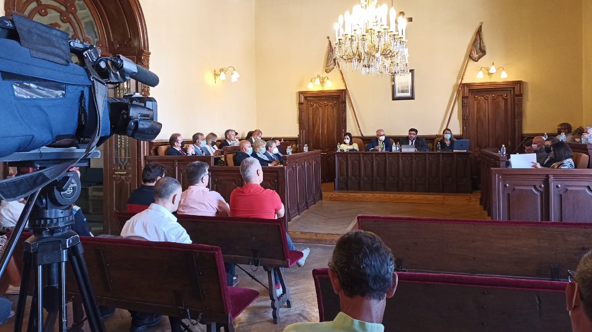 Imagen de archivo de un pleno en el Ayuntamiento de Ávila.
