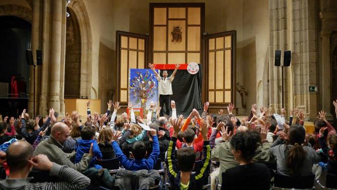 Imagen de archivo de un cuentacuentos.