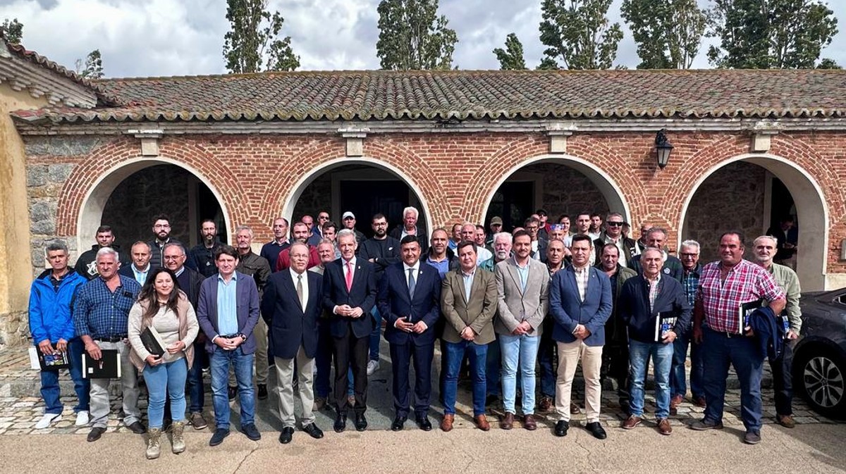 Entrega de diplomas del programa Montel de limpieza de maleza en zonas urbanas.