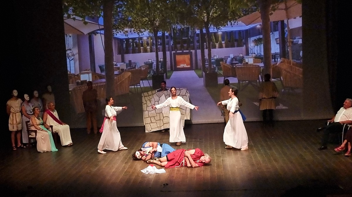 Representaci&oacute;n de &lsquo;Y los sue&ntilde;os&hellip; sue&ntilde;os son&rsquo;, adaptaci&oacute;n Shakespeare, por Locos por el Teatro.