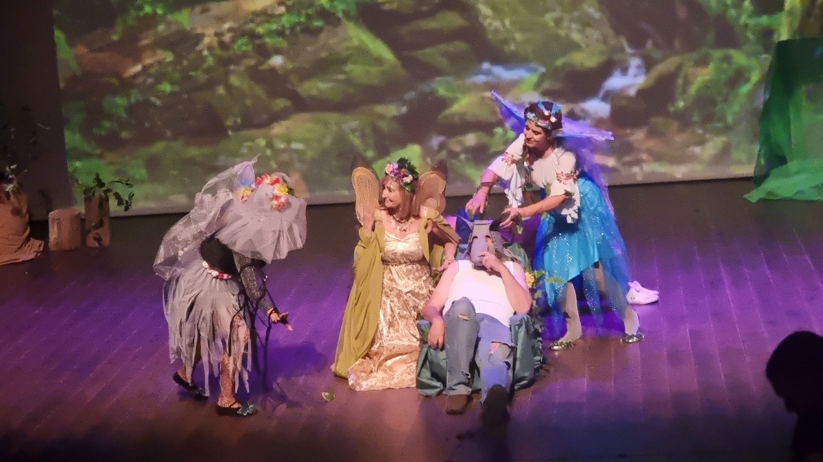 Representaci&oacute;n de &lsquo;Y los sue&ntilde;os&hellip; sue&ntilde;os son&rsquo;, adaptaci&oacute;n Shakespeare, por Locos por el Teatro.