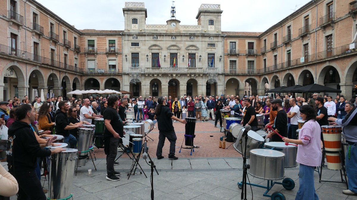 Percusionistas en la Roda de Timbau de Castilla y León en Ávila.