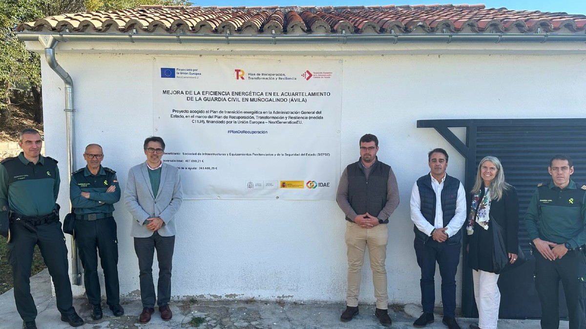 Visita al renovado cuartel de la Guardia Civil de Muñogalindo.