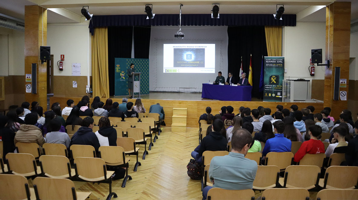 Alumnos del IES Isabel de Castilla durante la jornada