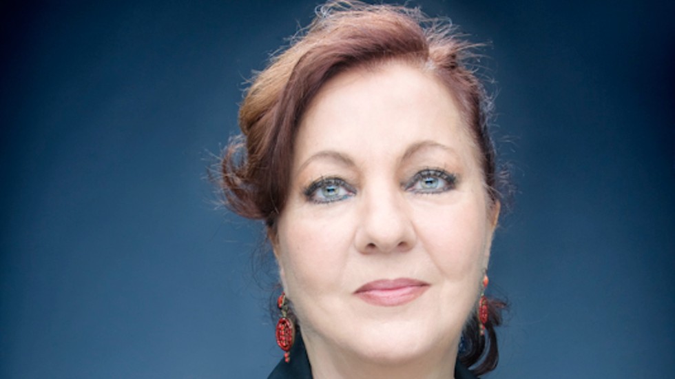 Carmen Linares.