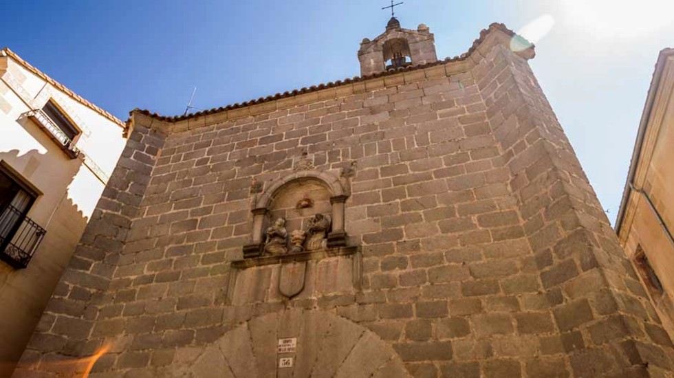 Capilla de la Virgen de las Nieves, sobre la antigua sinagoga de Belforad.