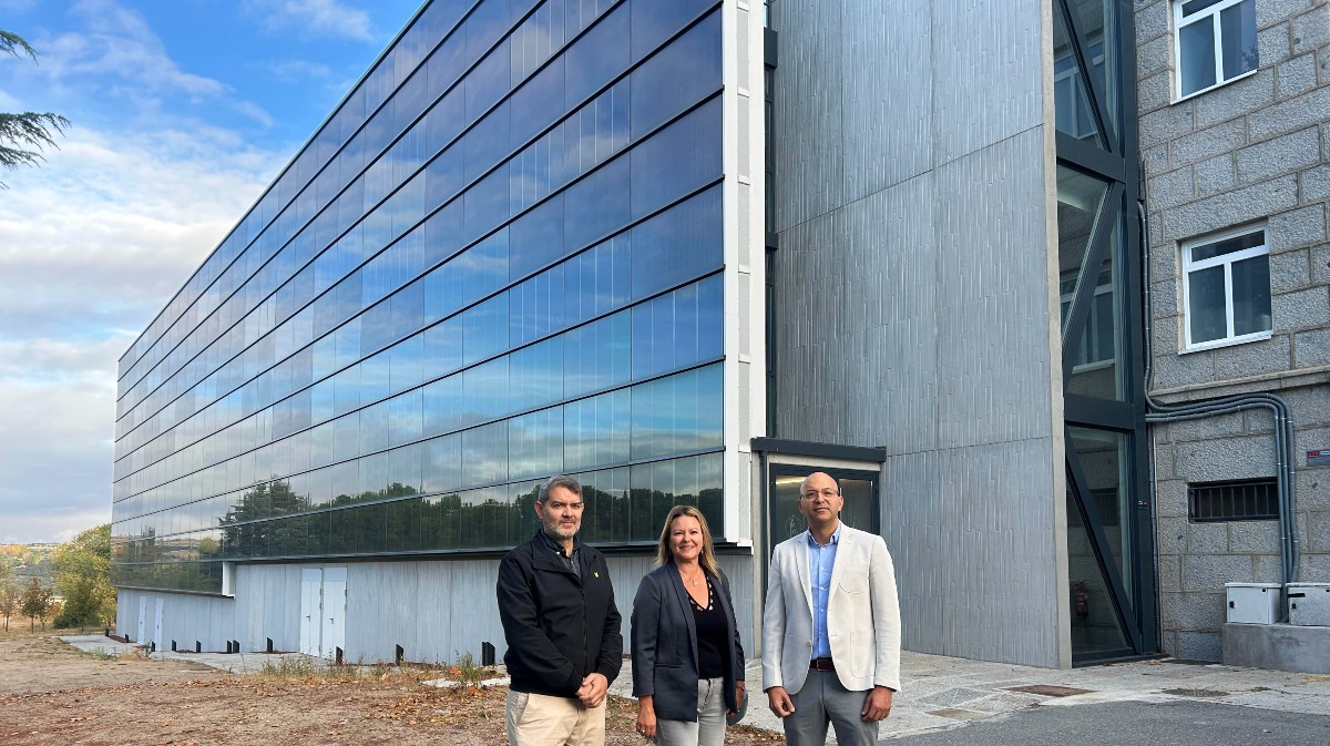 Muro-cortina fotovoltaico en la UCAV.