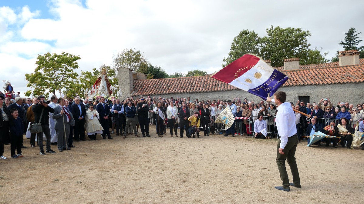 Baile de la bandera en el santuario de Sonsoles.