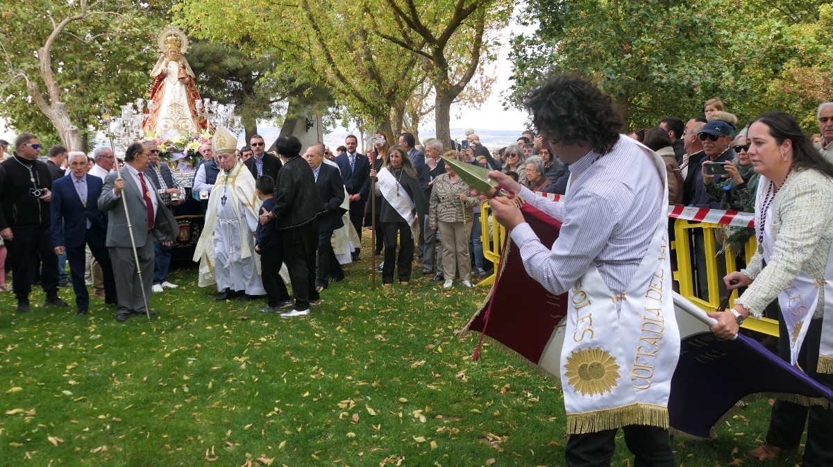 Baile de la bandera en el santuario de Sonsoles.