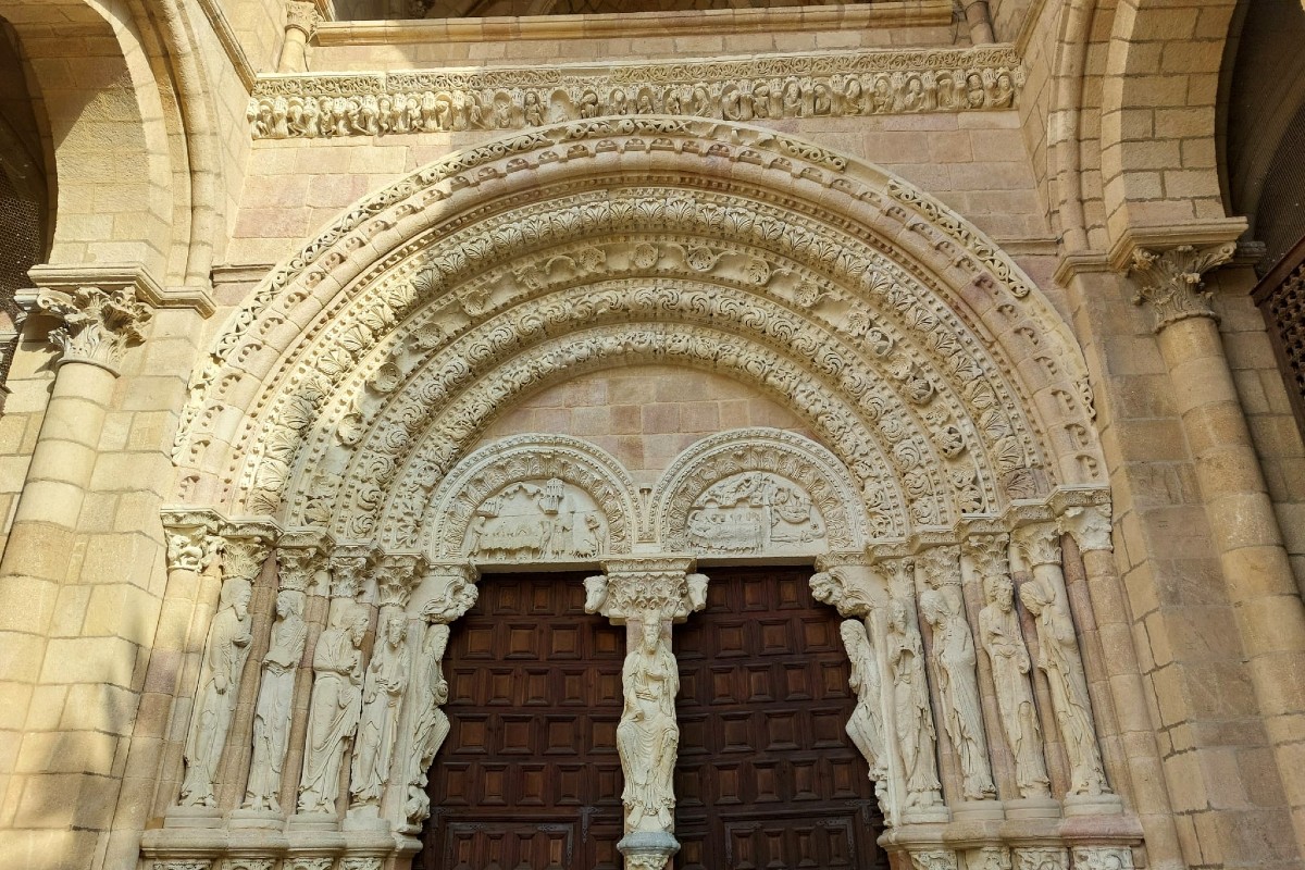 Restauración de la fachada de San Vicente.