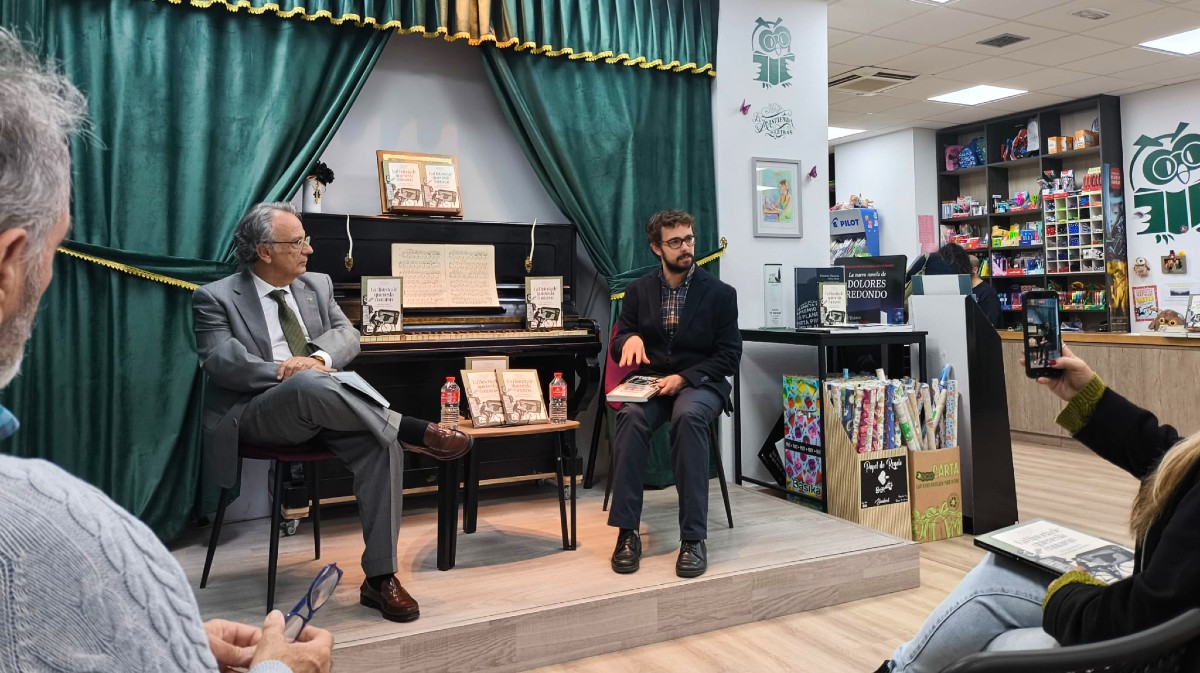 Jos&eacute; Pulido y Samuel Garc&iacute;a en la presentaci&oacute;n del libro sobre la histioria del periodismo en Espa&ntilde;a.