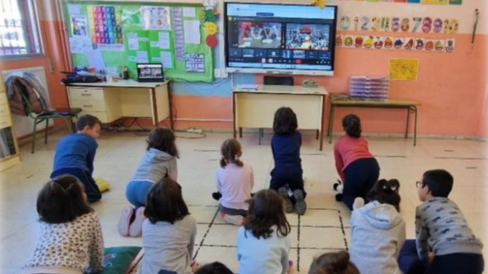 Escolares del CEIP Arturo Duperier en una actividad del programa premiado.