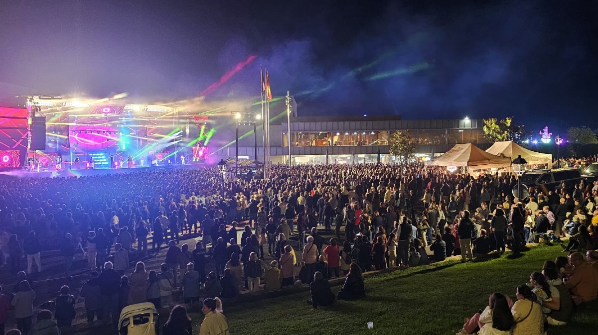 Orquesta Par&iacute;s de Noia en &Aacute;vila.