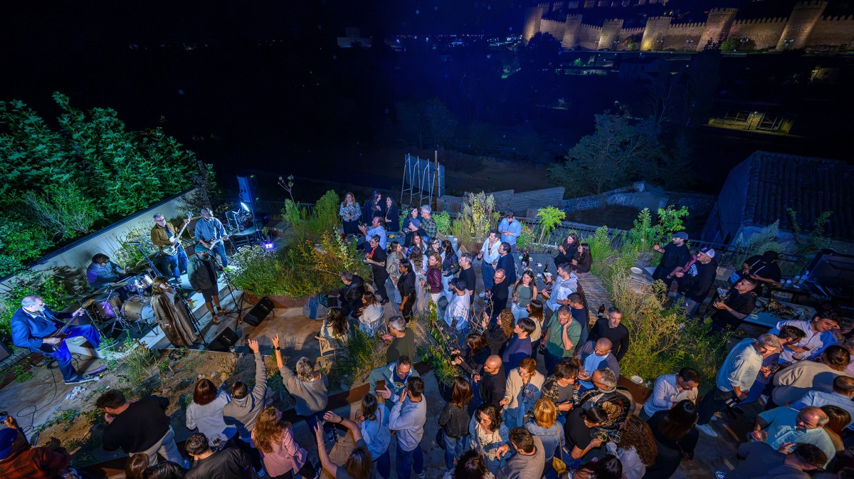 Fiesta ben&eacute;fica de sobaquillo para la Plataforma Gredos Vivo en Barro.