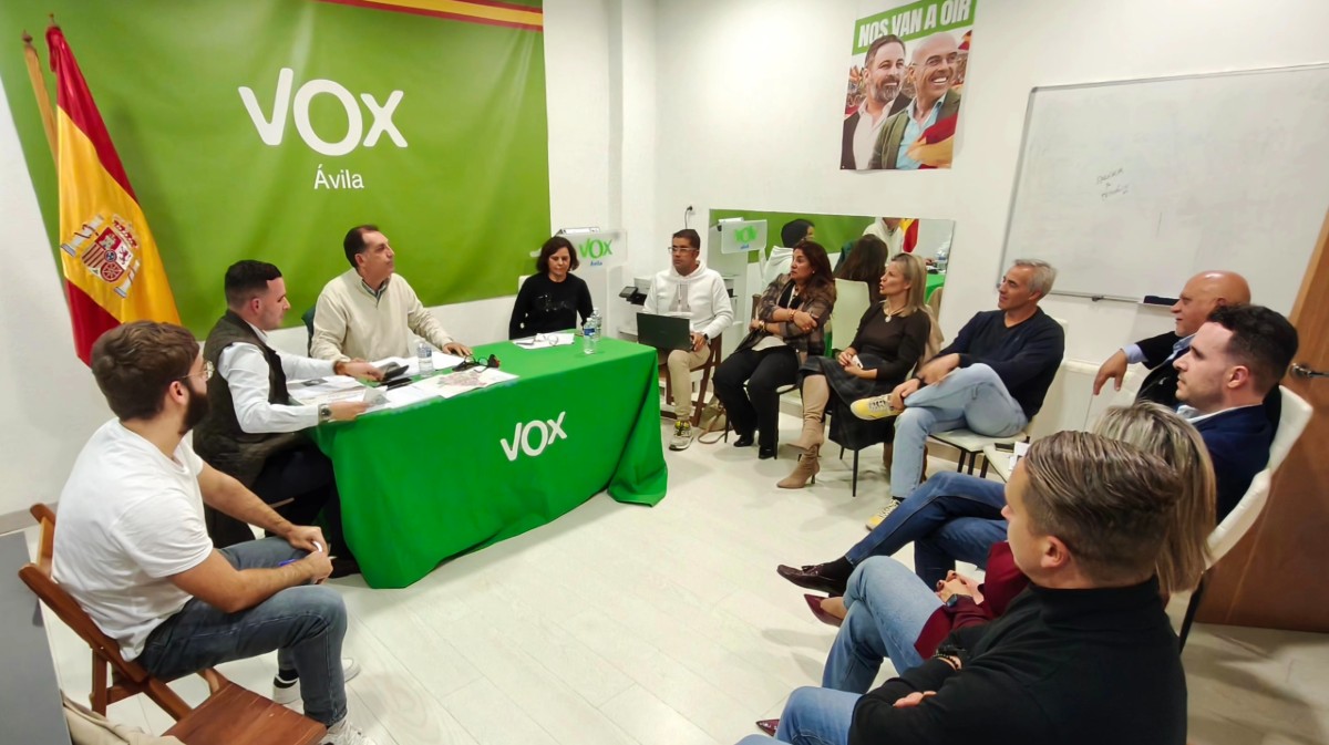 Samuel V&aacute;zquez, candidaro de Vox, en su primera reuni&oacute;n de campa&ntilde;a.