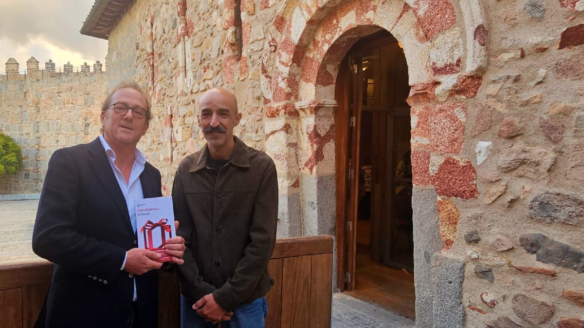 El concejal de Cultura, &Aacute;ngel Garc&iacute;a, y Jes&uacute;s Carrasco, en el Episcopio.