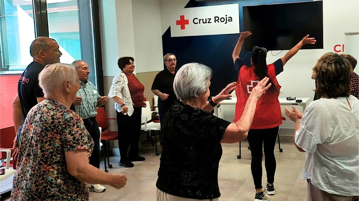 Actividad de gimnasia para mayores en Cruz Roja,